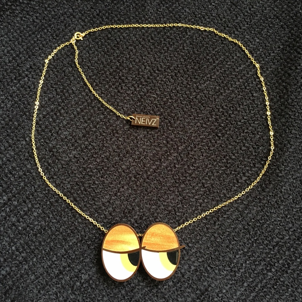 NEIVZ googly eyes necklace
